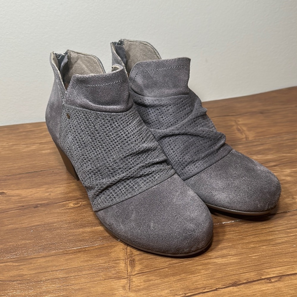 Array Womens Blair grey Suede block heel Ankle Boots Shoes US 8.5 W